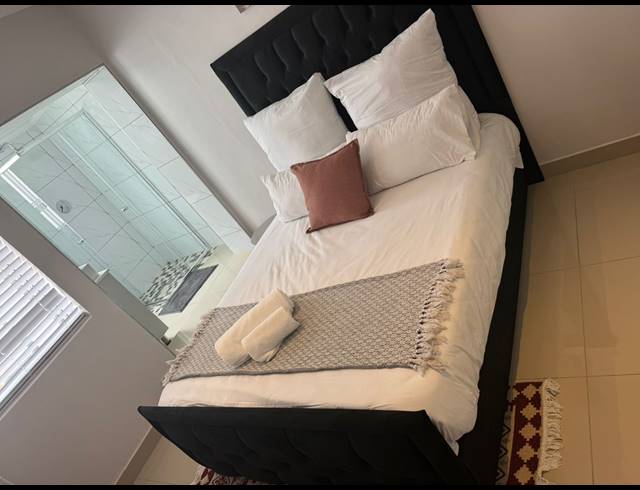 9 BEDROOM FREESTANDING FOR SALE IN TABLE VIEW